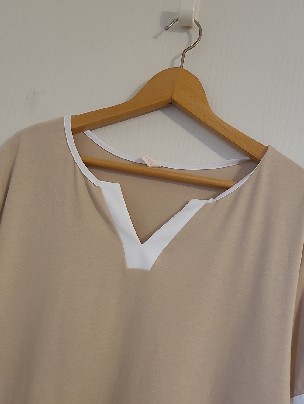 Shewin Color Block Top - Picture 3 of 7